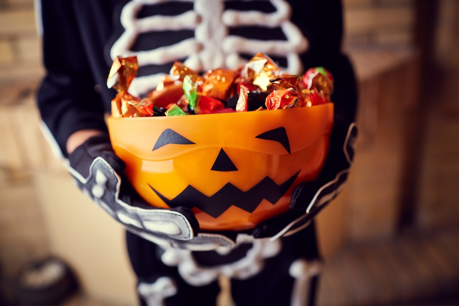 Halloween candy, candy and cavities, teeth-friendly Halloween treats, dentist in Joplin, Halloween dental health tips, best Halloween candies for teeth